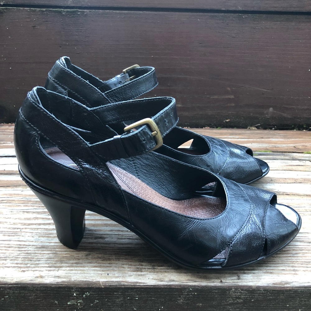 Clark’s leather heels Mary Jane black 7.5 pumps